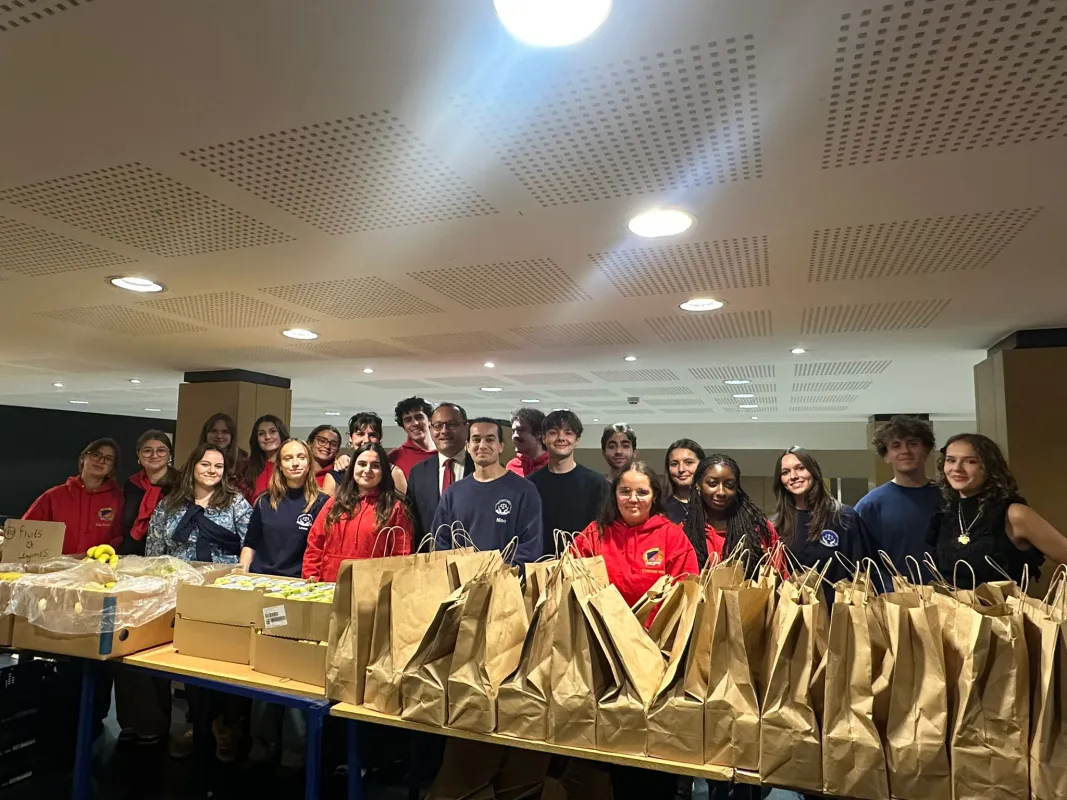 Distribution solidaire alimentaire pour les étudiants au cnre Assas